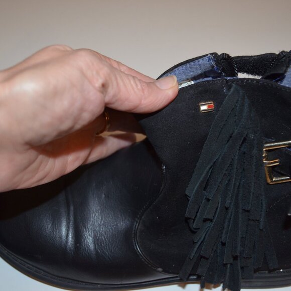 TOMMY HILFIGER Andrea Short Side Fringe Black ManMade Flats Decors Boots Girls 4 - Picture 9 of 9